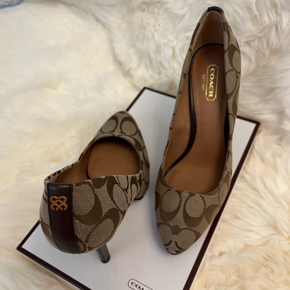 Coach New Signature “C” woven pumps in Chocolate Brown/Tan with 4” Heel. Size 7
